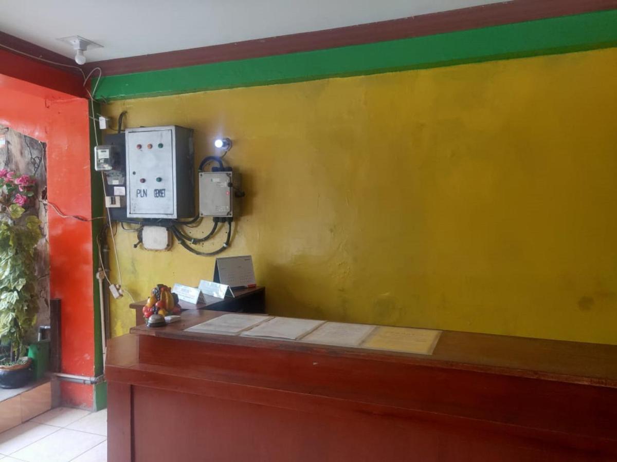 Oyo 90041 Hotel Sinar Lumayan Syariah 巴厘巴板 外观 照片